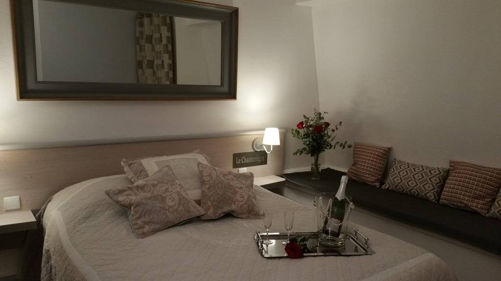 Hotel Le Chantereigne Les Noes-pres-Troyes Экстерьер фото