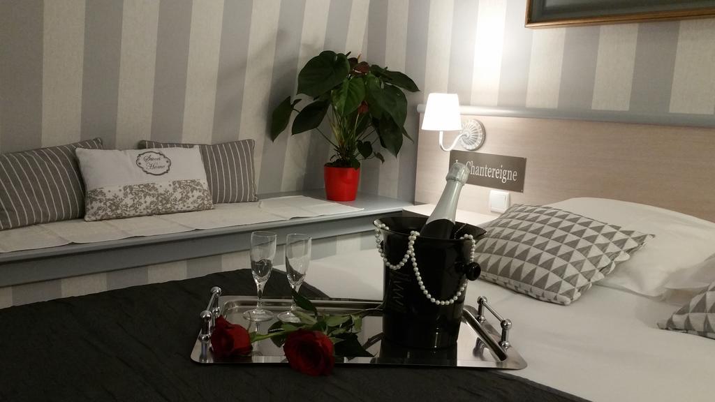 Hotel Le Chantereigne Les Noes-pres-Troyes Экстерьер фото