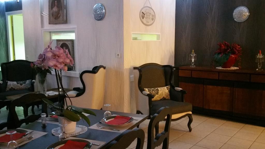 Hotel Le Chantereigne Les Noes-pres-Troyes Экстерьер фото