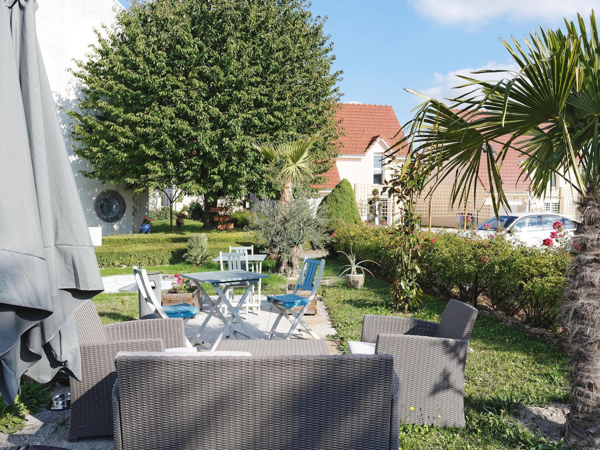 Hotel Le Chantereigne Les Noes-pres-Troyes Экстерьер фото