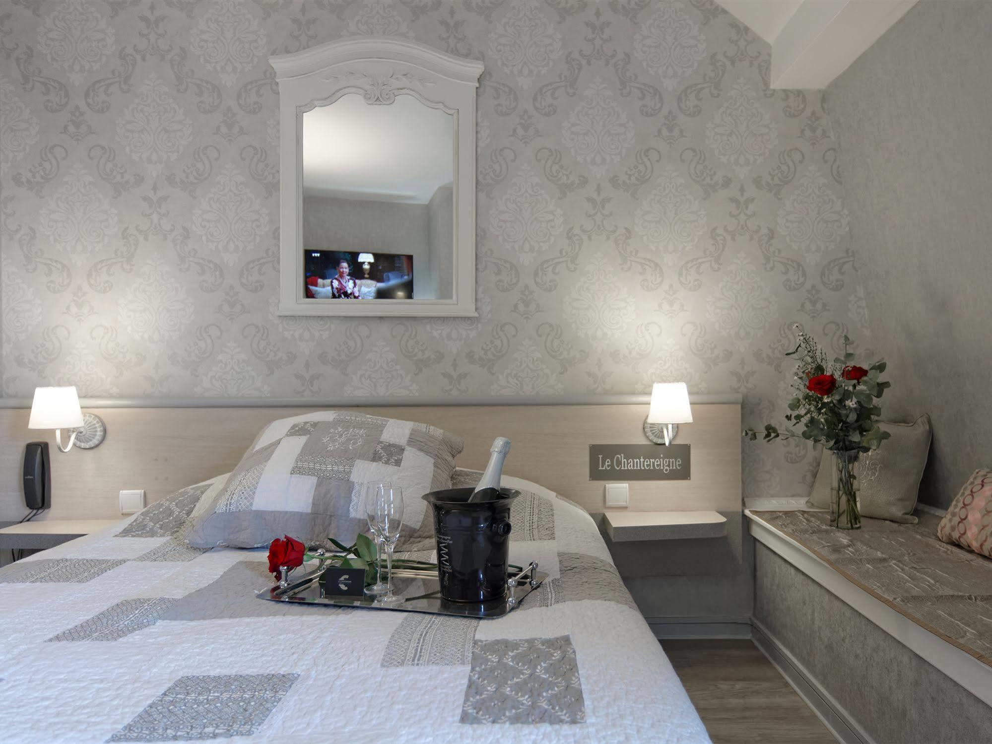 Hotel Le Chantereigne Les Noes-pres-Troyes Экстерьер фото