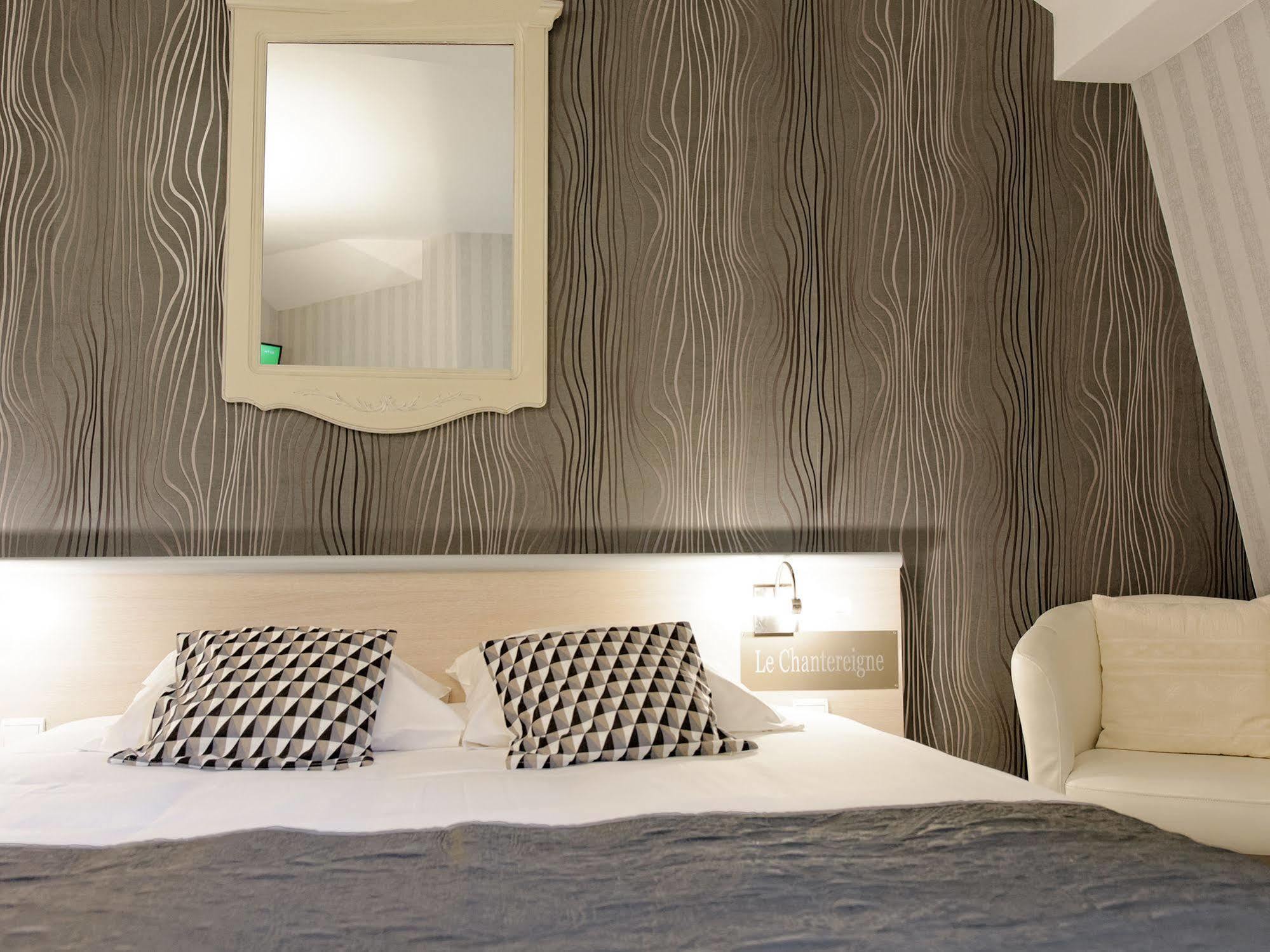 Hotel Le Chantereigne Les Noes-pres-Troyes Экстерьер фото