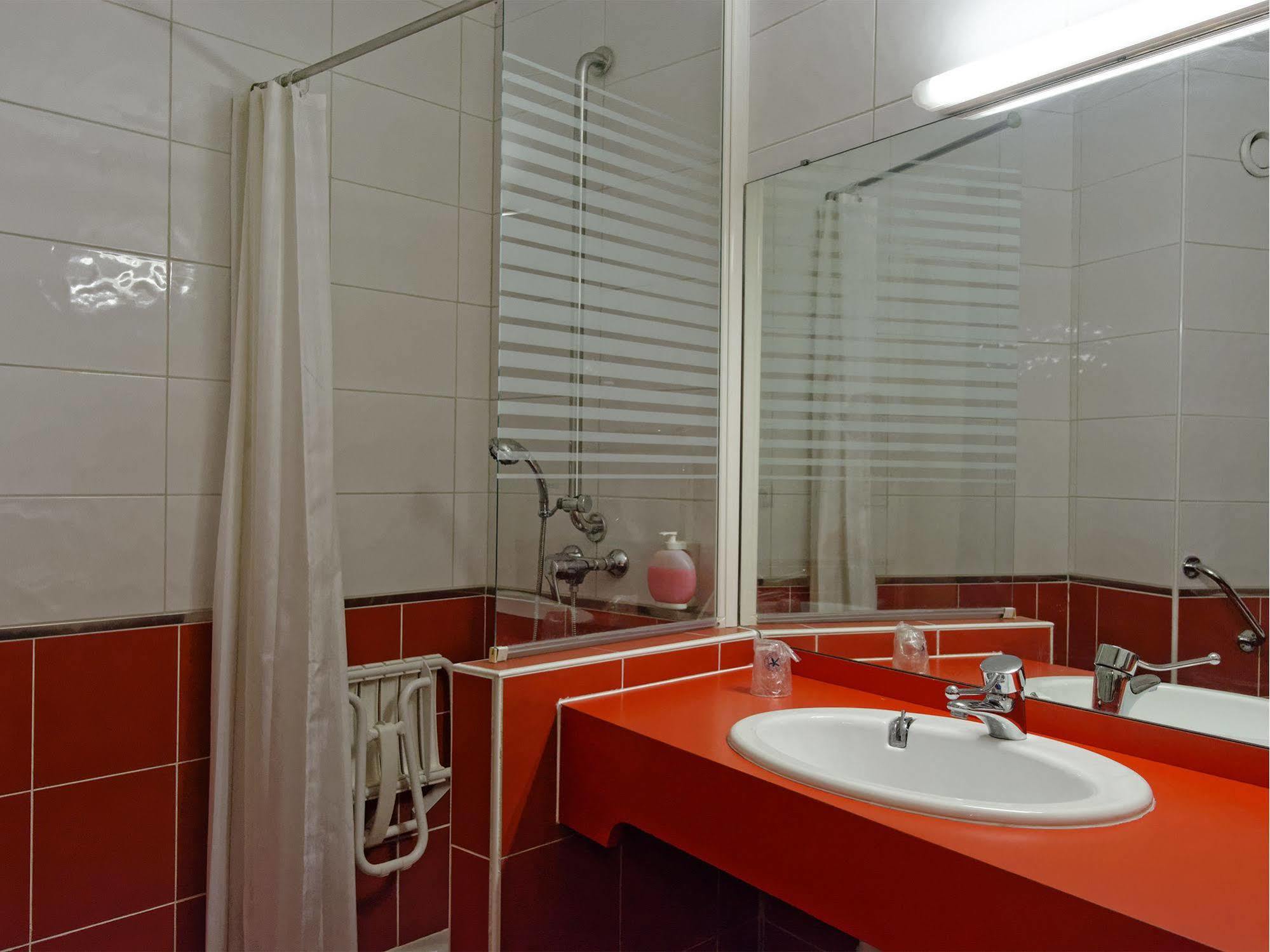 Hotel Le Chantereigne Les Noes-pres-Troyes Экстерьер фото