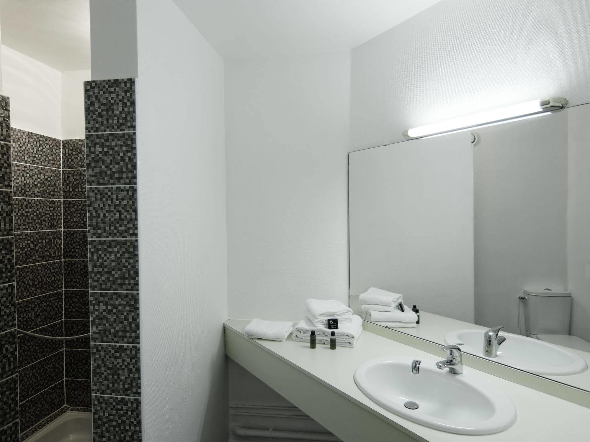 Hotel Le Chantereigne Les Noes-pres-Troyes Экстерьер фото