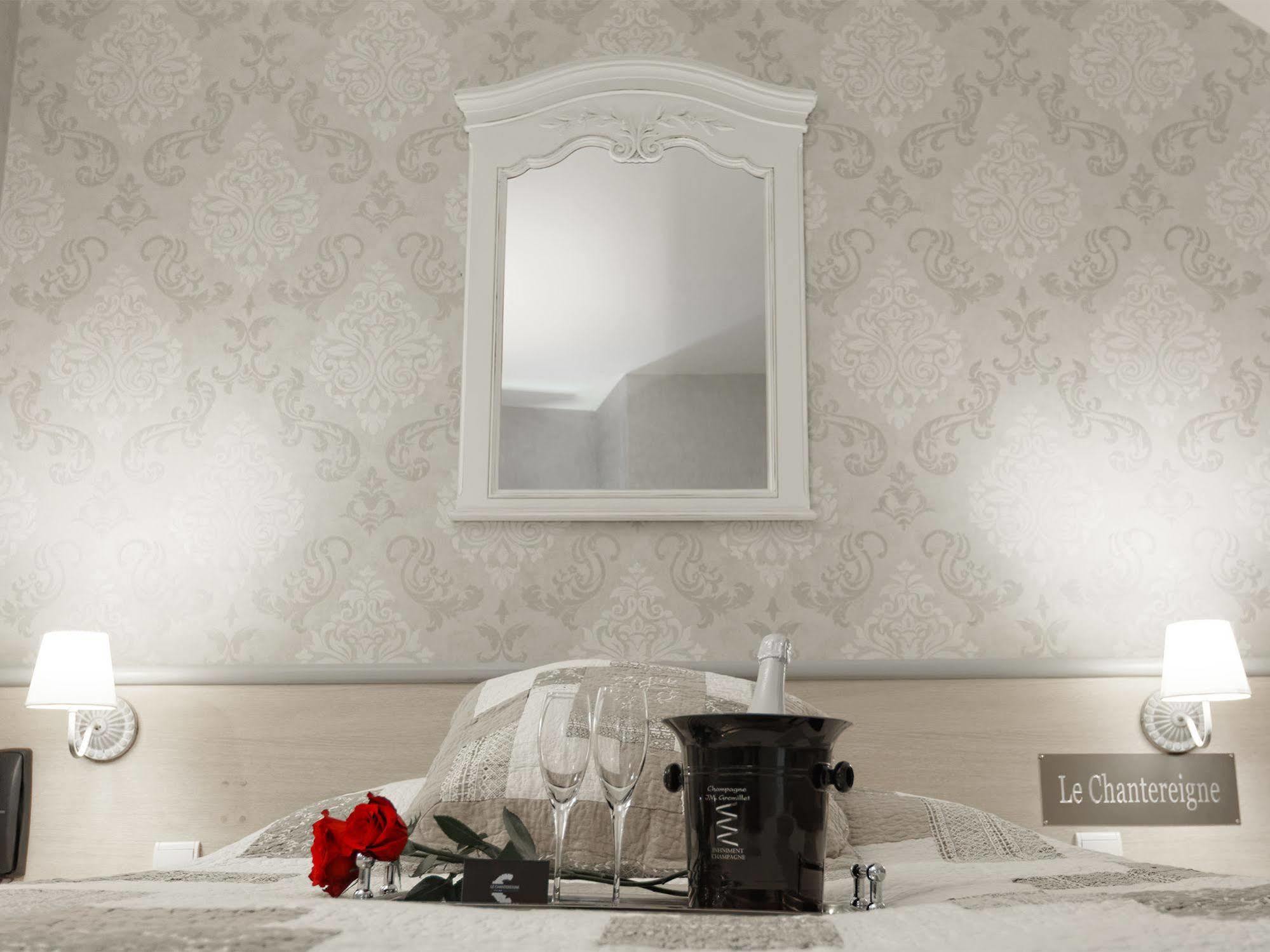 Hotel Le Chantereigne Les Noes-pres-Troyes Экстерьер фото
