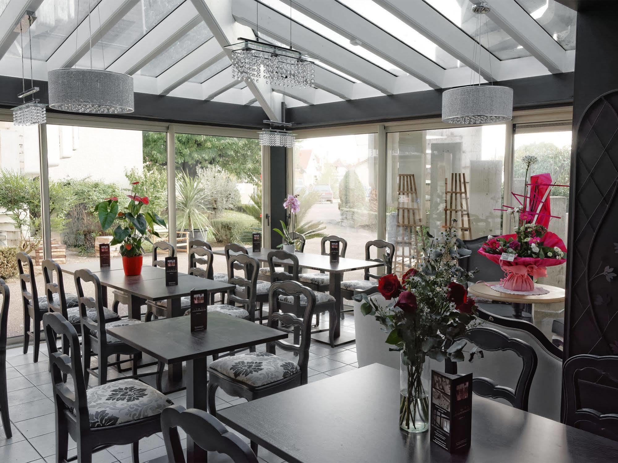 Hotel Le Chantereigne Les Noes-pres-Troyes Экстерьер фото